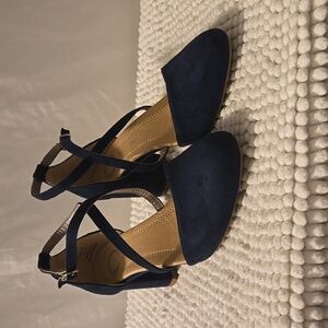Journee Collection Womens Blue Faux Suede Criss-Cross Block Heels Shoes size 6.5